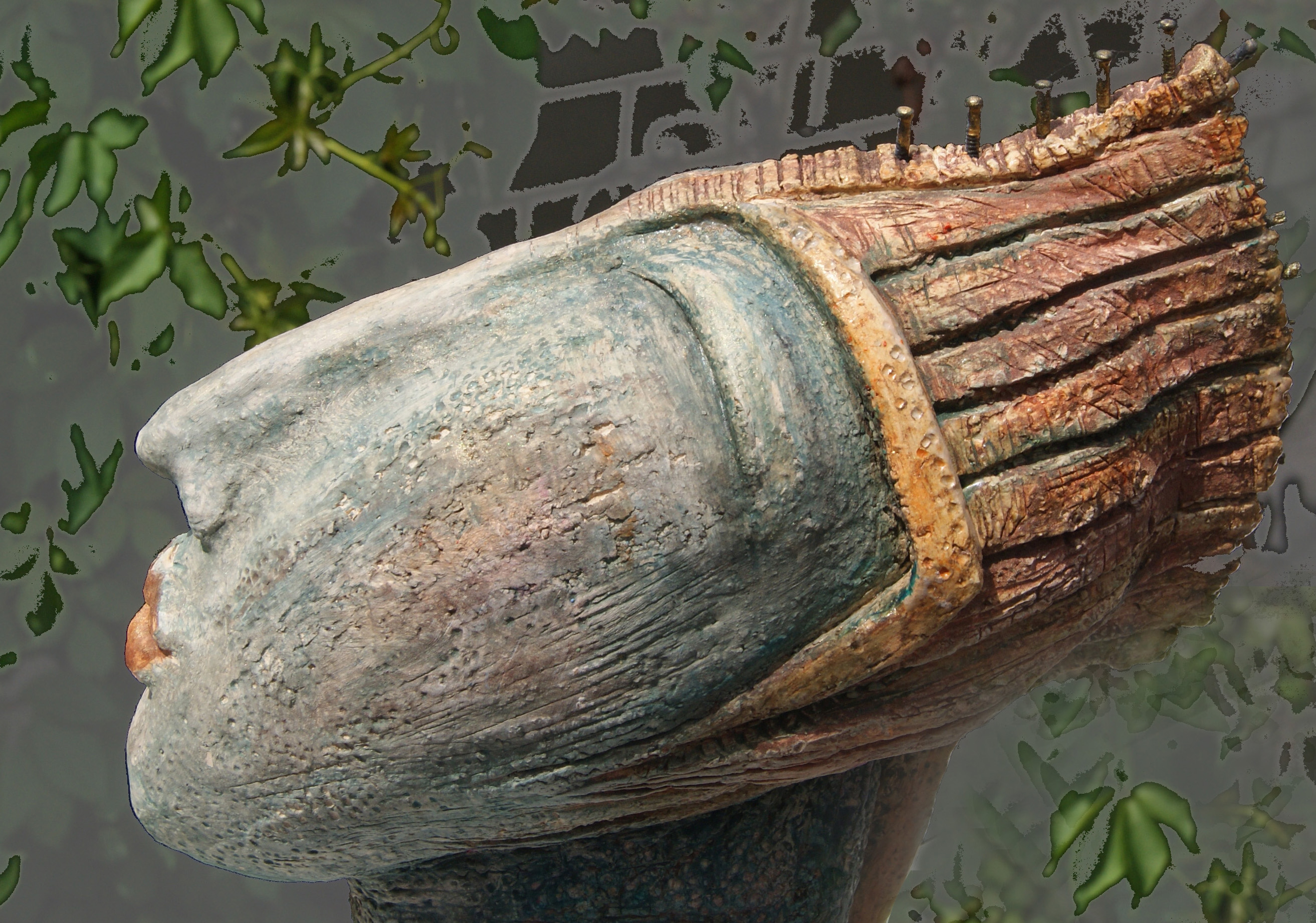 Helmtr&auml;ger vor Ornamentik